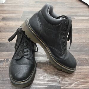 Dr Martens Harrisfield Black Pebbled Leather Timeless Lace Up Ankle Boots